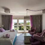 Downtown Luxury Apartment Emili