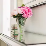 Downtown Luxury Apartment Emili