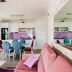 Downtown Luxury Apartment Emili